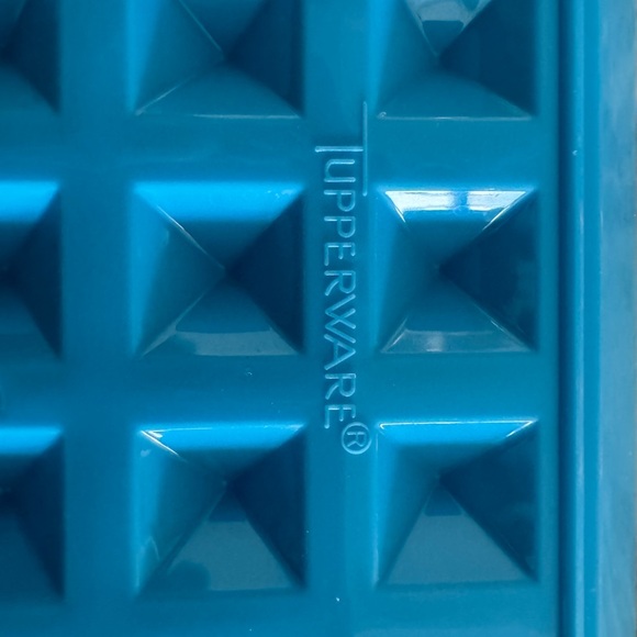 Tupperware, bacon meat keeper storage container - Picture 5 of 5